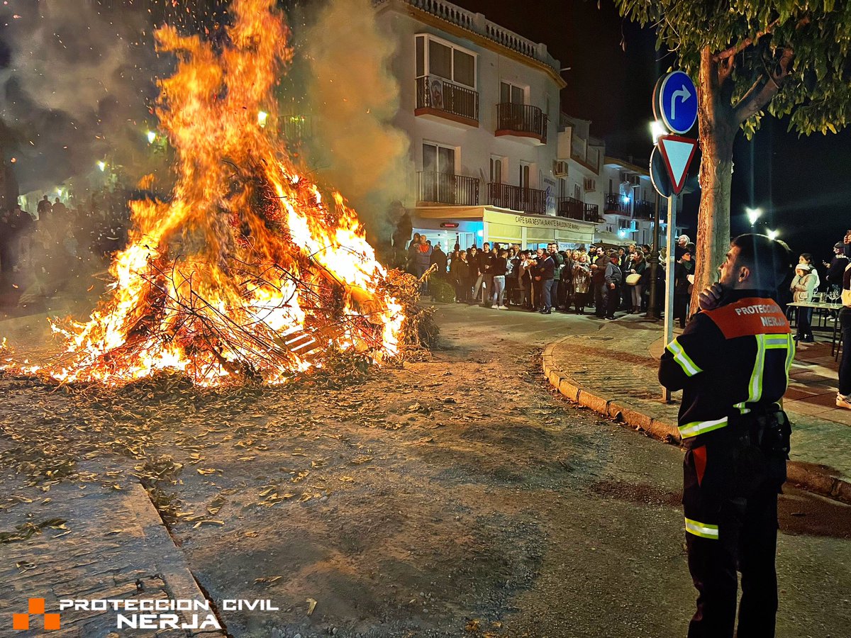 🟠PREVENTIVO🟠

🔸En el día de ayer, estuvimos de servicio en la pedanía de Maro cubriendo sus tradicionales lumbres🔥  por la festividad de San Antón.

✅El servicio transcurrió con total normalidad.

<a href="/Ayto_Nerja/">Ayuntamiento de Nerja</a>