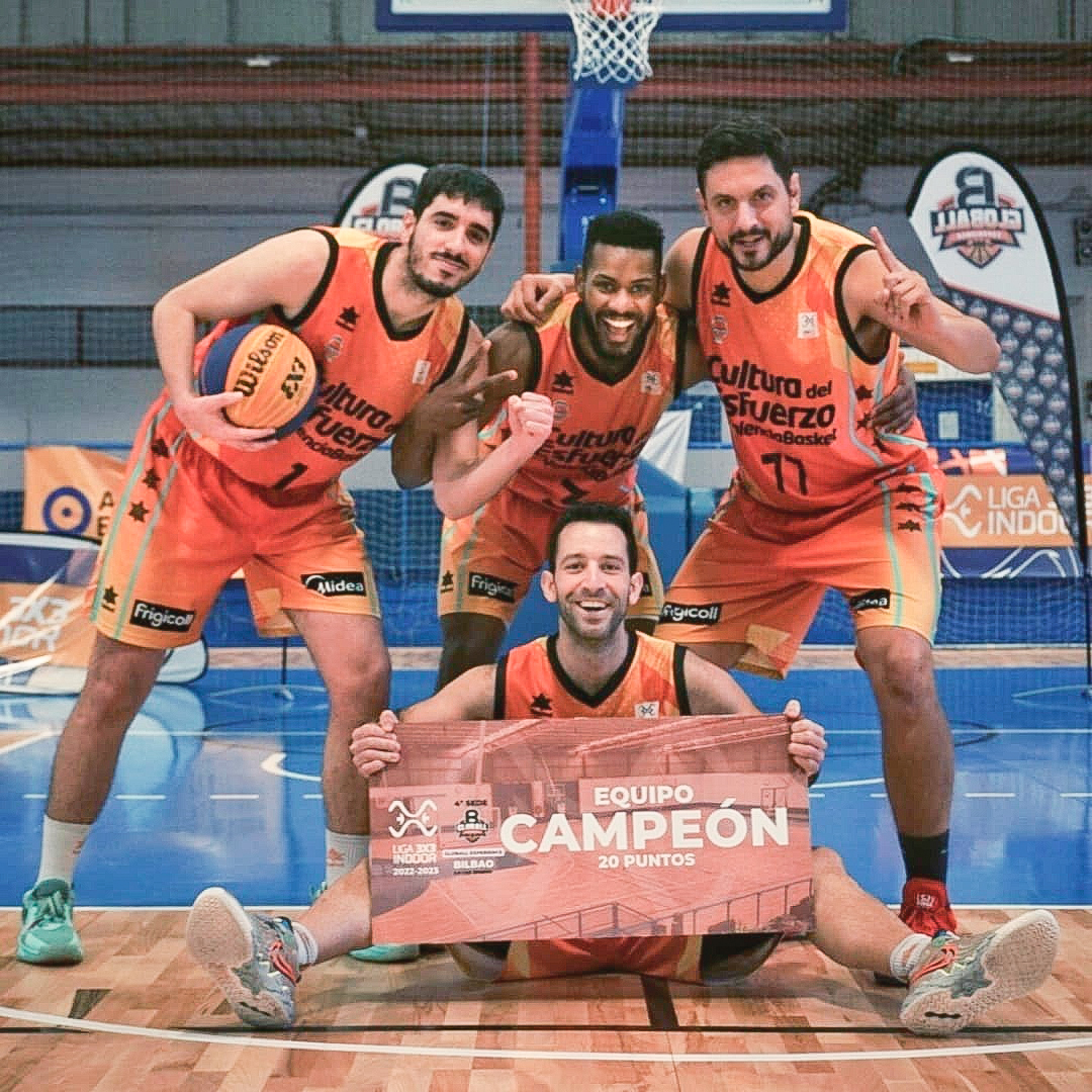 valenciabasket's tweet photo. 𝙑𝙖𝙮𝙖 𝙛𝙞𝙣𝙙𝙚 😍🏆

Nuestro equipazo de 3x3 se lleva la tercera parada del @liga3x3indoor que se disputó en Bilbao y sigue comandando la competición. https://t.co/OzJEJleaPS