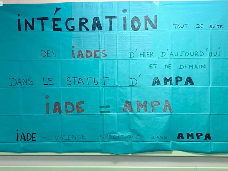 le_dors's tweet photo. Les IADE du CHU de Limoges HUD et HME sont là pour défendre la profession ! #IADEenPratiqueAvancée et #chapitrespecifiqueIADE #pasdestockIADE @FrcsBraun @stephanie_rist @EmmanuelMacron @Elisabeth_Borne https://t.co/lPUzC9rb0P