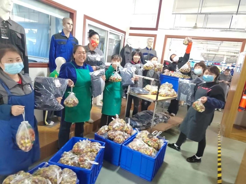Workwear_stecho's tweet photo. Sweet fruits make everyone full of energy, and warm clothes keep everyone warm throughout the winter.
email: by.deng@qzgarment.com
website：https://t.co/VjzY4tN9T8
#OEM #China #manufacture #workwear #export #uniform https://t.co/EyCYJivwbT