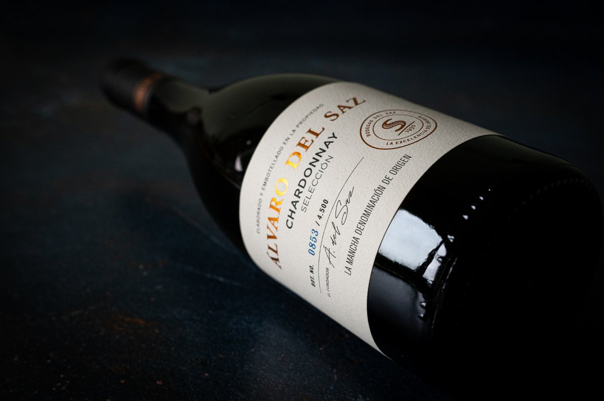 Nuestro Álvaro del Saz es juventud, carácter afrutado y exquisita acidez 🍾 la máxima expresión de un Chardonnay.

¿Te animas a probarlo? 🛒 bodegasdelsaz.com/producto/vino-…

#bodegasdelsaz #campodecriptana #alvarodelsaz #chardonnay #vino #wine #winelovers #winelife