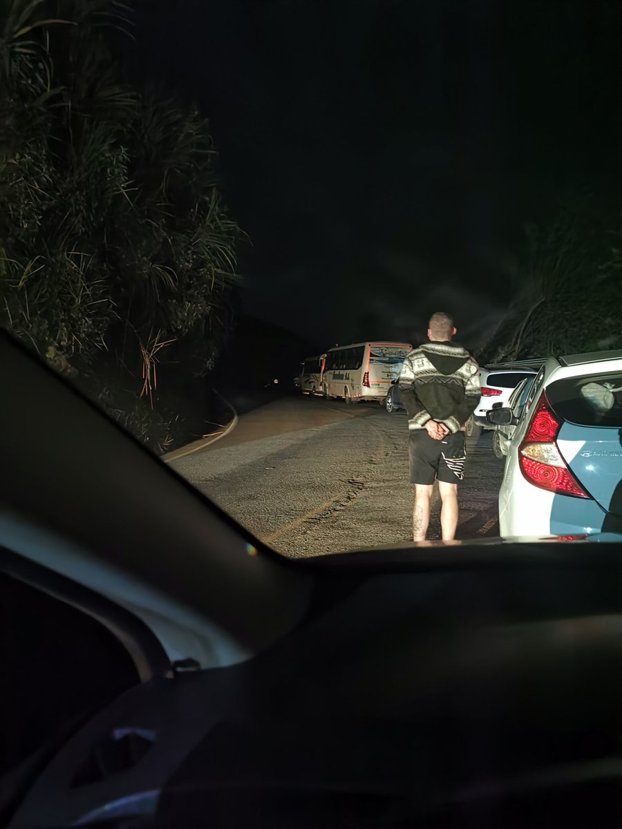 Kikerotto's tweet photo. Ya a esta hora hay un trancón de más de 5 Km desde el peaje El Bordo, para tomar la variante a La Sierra y luego llegar a Rosas, Cauca. Supuestamente a las 11 AM dan vía 🙃 https://t.co/clF7UiO966