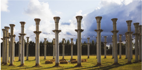 ButterleyTrust's tweet photo. contacted Lord William #MacAlpine about the redundant #castiron columns from the St. Pancras train station #undercroft with the result that he bought 32 & had them sent to his home. The columns were cleaned & set into a circular shape to form #Ironhenge.
Ironhenge is located at https://t.co/1Ef3yNKZtS