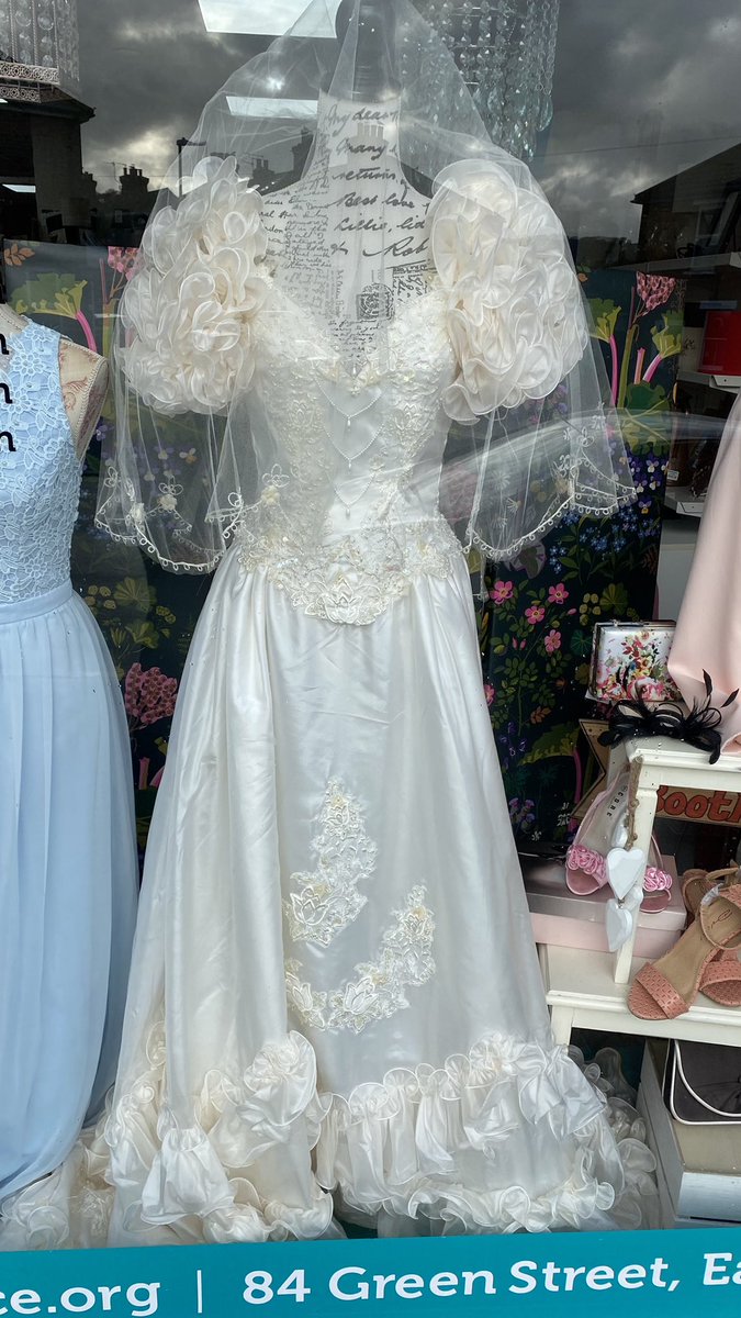 GreenWilfrid's tweet photo. Who doesn’t love a wedding and it doesn’t have to cost the earth. You can wear a gorgeous dress for a low price  💒 ❤️🥂 https://t.co/xXKo3RPbKm