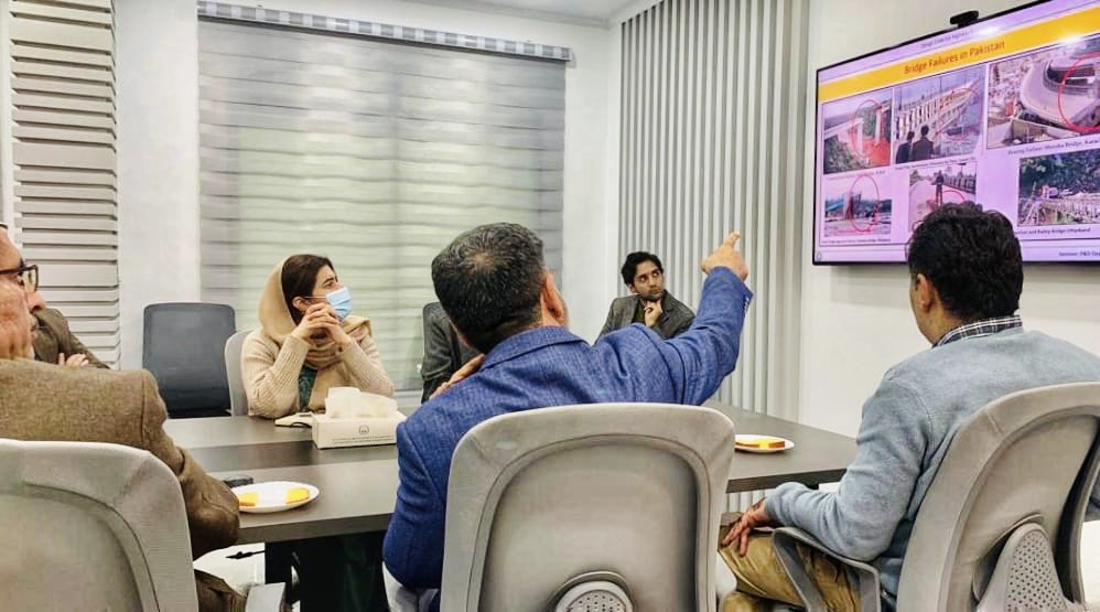 SEEDinPakistan's tweet image. 1/4 A meeting was called under the chairmanship of the Secretary @PnDKPGovt  to present the newly developed KP #BridgeDesignCode and discuss the way forward for its institutionalization within @GovernmentKP.
🚧🌱🛣️

 #ClimateResilientInfrastructure #ReformingKP