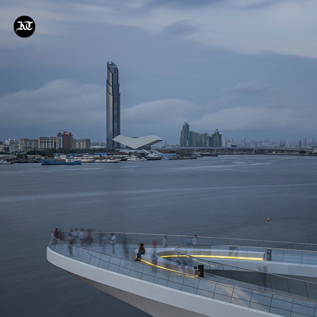 khaleejtimes's tweet image. In #pictures: Residents and visitors now have a stunning new vantage point to take in the legendary Dubai skyline. The #ViewingPoint at #DubaiCreekHarbour offers unobstructed views across the Creek 

khaleejtimes.com/travel/uae-att…

#Dubai @MyDowntownDubai #CreekHarbour