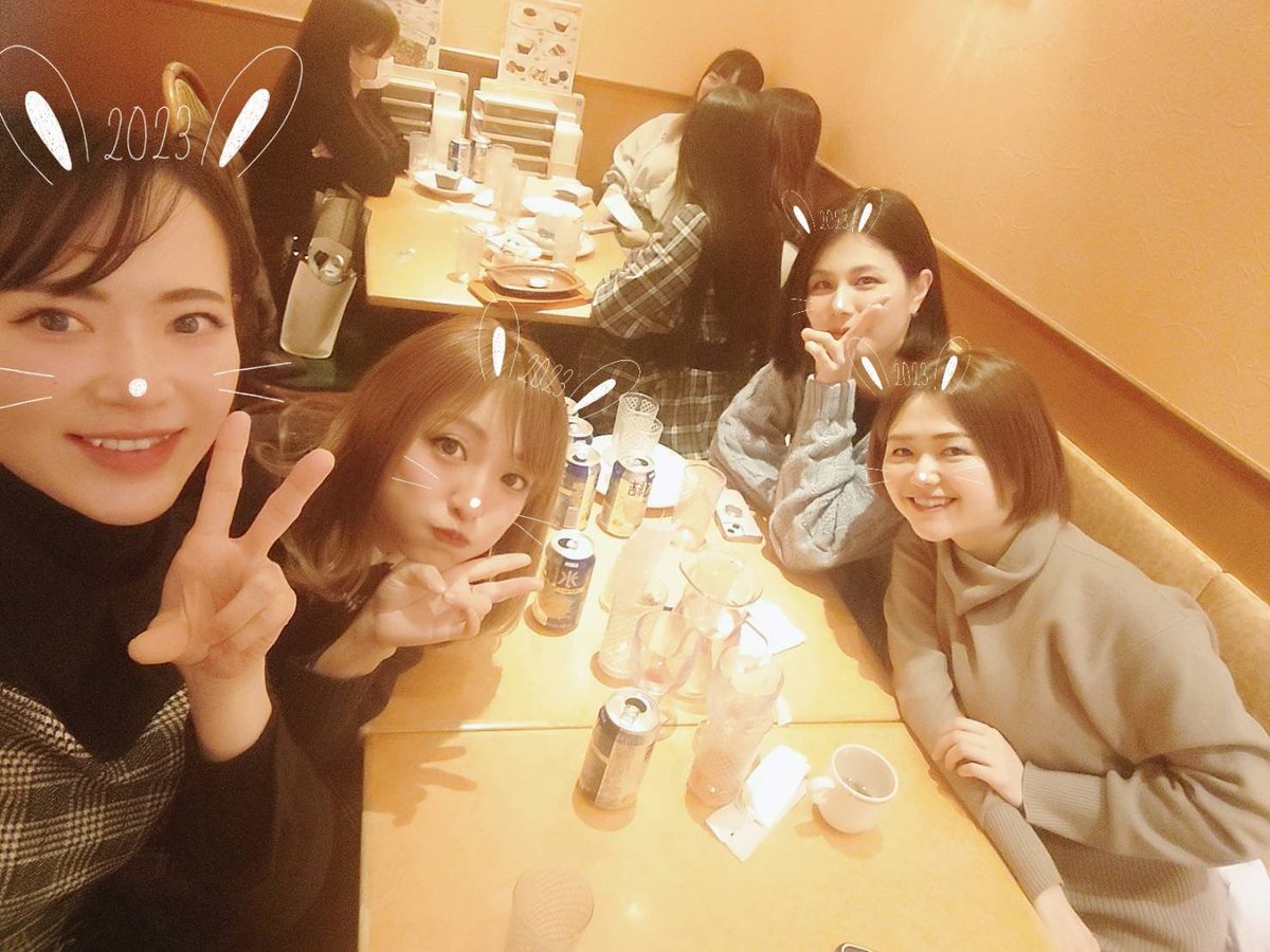 fukorosalie's tweet photo. 昨日はYUIちゃん・まりなちゃん・はるかちゃんと久々にお洒落ランチしたよ！
コロナ前だから3年ぶり？？めっちゃ楽しかった😍
2軒目サイゼで飲んで(めっちゃくちゃ安い)、最終的にYUIちゃんと2人で煙もくもくの店でベロベロ���なって肉焼きながら飲んでた🤣🍺笑
皆元気でよかった〜！！ https://t.co/BYMlOoamBg
