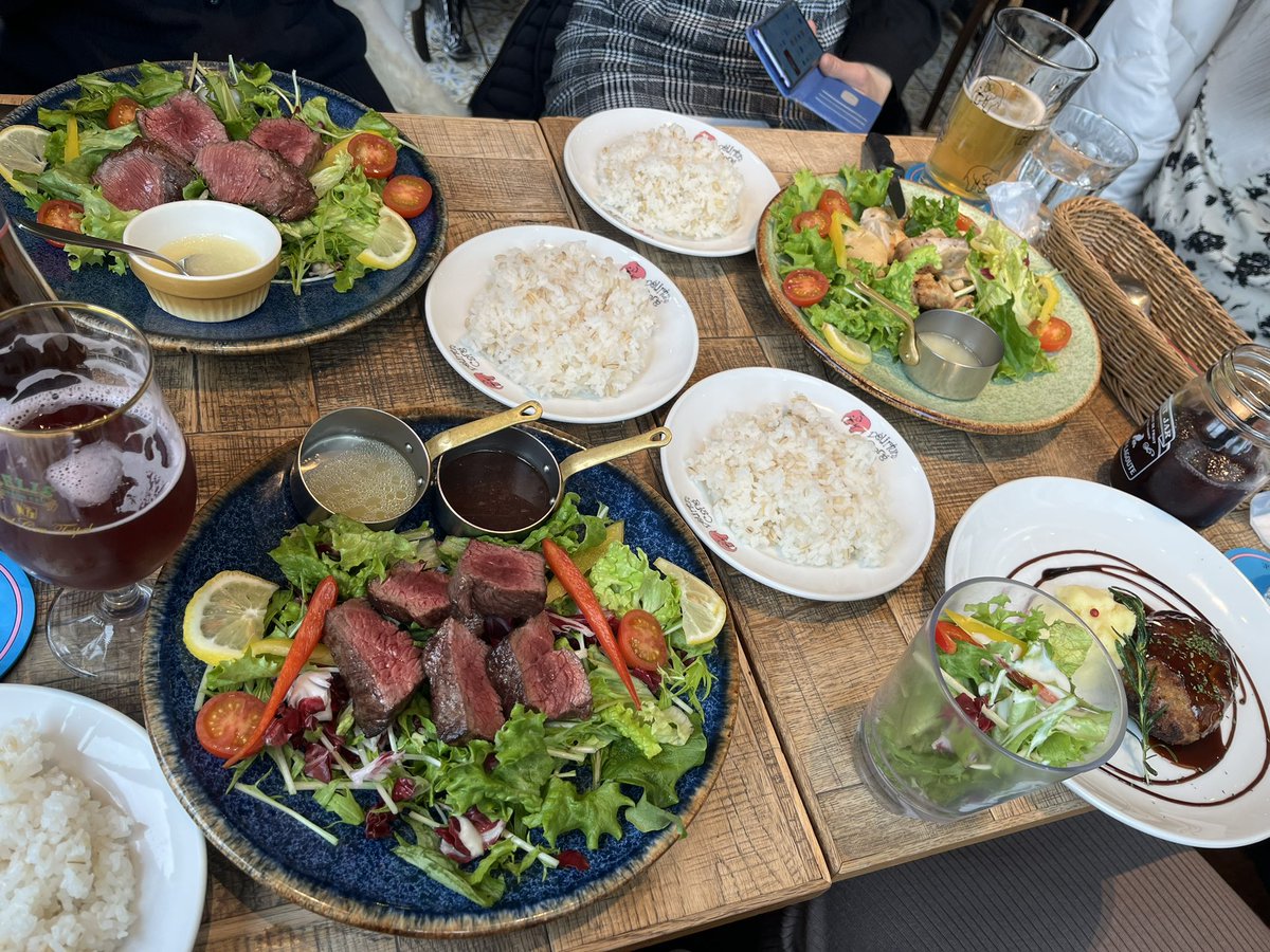 fukorosalie's tweet photo. 昨日はYUIちゃん・まりなちゃん・はるかちゃんと久々にお洒落ランチしたよ！
コロナ前だから3年ぶり？？めっちゃ楽しかった😍
2軒目サイゼで飲んで(めっちゃくちゃ安い)、最終的にYUIちゃんと2人で煙もくもくの店でベロベロ���なって肉焼きながら飲んでた🤣🍺笑
皆元気でよかった〜！！ https://t.co/BYMlOoamBg