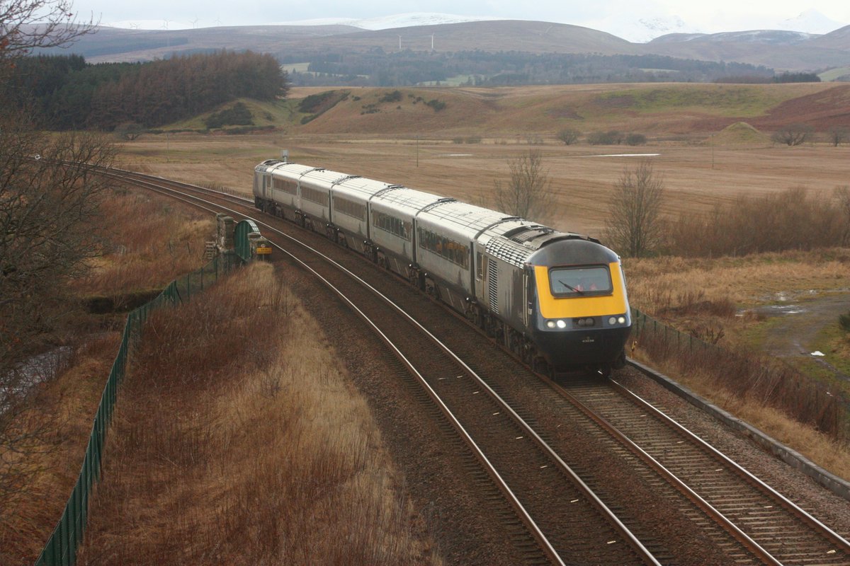 @ScotRail Inter7City 5-car HST with p-cars 43036 heading, 43130 tailing on 1A85 Glasgow Q.S. to Dundee. Seen approaching #Blackford South Junction 15-01-23 @chris_railway @RailwayMagazine @Modern_Railways @AlexHynes