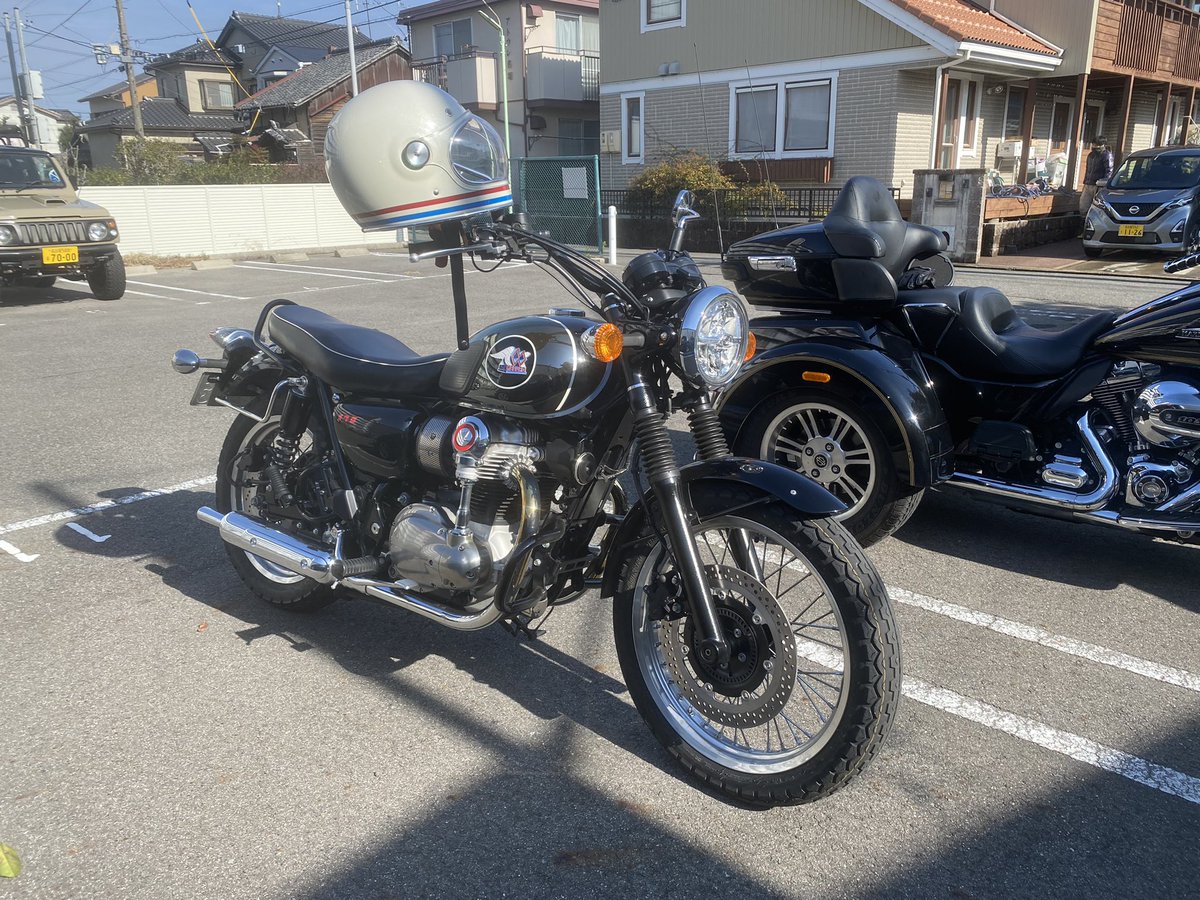 Partenza_velo's tweet photo. なにやらここ最近、二輪のお客さんがちょこちょこ来てくれるようになって嬉しいのです😊

うちの店は駐車場が見応えあり❤️

#車屋さんのcafe #バイク好き　#バイク好き��繋がりたい　#スーパーカブ　#velocub https://t.co/mzPHPTu04n
