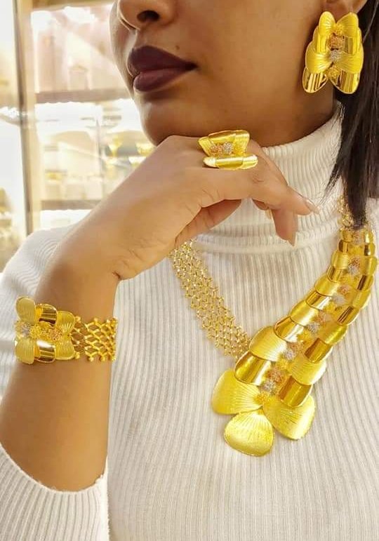 جاهزين للسحب النسائي 🔥
م تنسو اول نكمل 20k   عندنا سحب ه خاتم دهب كلنا لايك ورتويت هنا