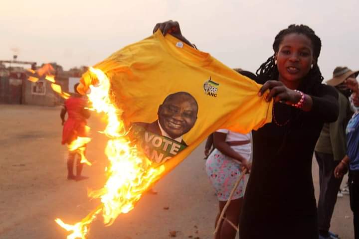 Diegochuene's tweet photo. Hit like if you agree Anc must votsek  #NationalShutdown https://t.co/TJGkV3e4WT
