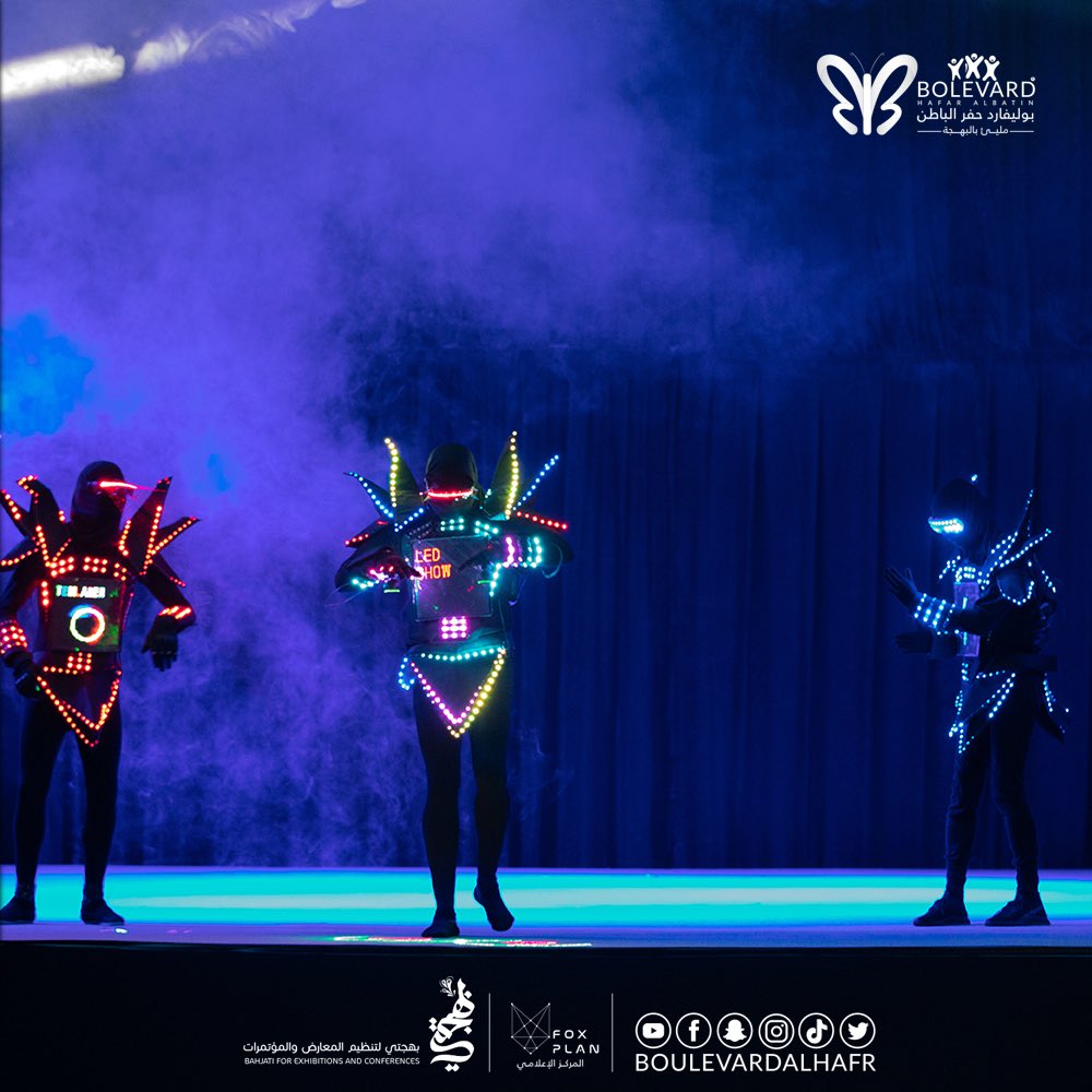 BOULEVARDALHAFR's tweet photo. الحماس ماوقف مع عرض الـ LED SHOW 
استعراض مميز وقوووي 😻😻✨

على مسرح #بوليفارد_حفرالباطن📍 https://t.co/lkip9Zrnfx