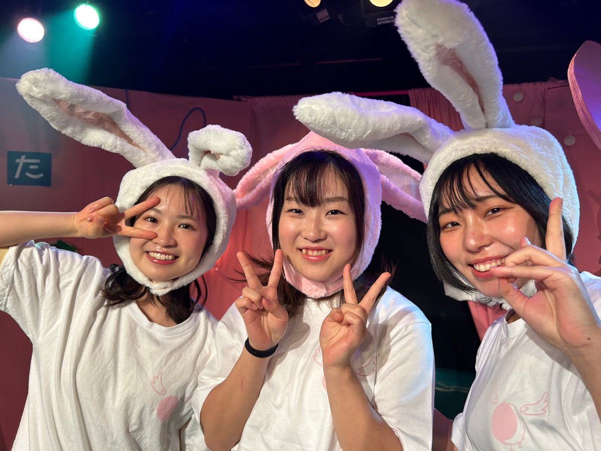 Azuma_Company's tweet photo. 広報SNS担当をしていた三姉妹まこ、ともり、えびです！����
無事終演いたしました！

楽し��お時間を皆様と過ごさせていただきました☺️

またしばらくの間お別れですね。
いつか、、、次の公演でお会いしましょう🍑 https://t.co/AMZ6svl18R