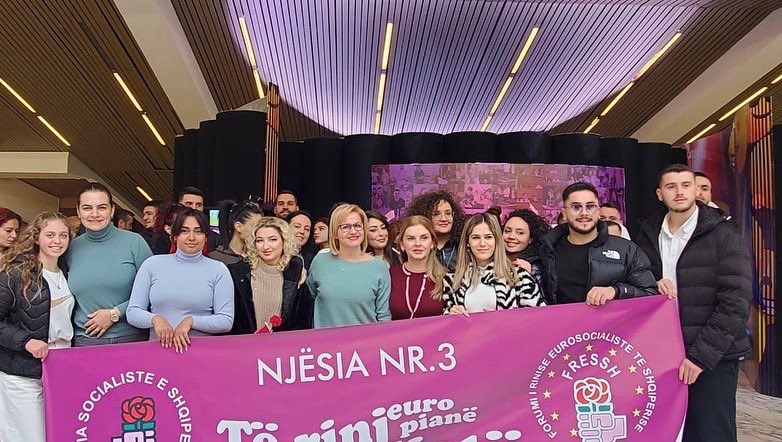 AlbiDelilaj's tweet photo. Ditëlindja e 31-të e FRESSH i gjeti të rinjtë e njësisë tonë të lumtur dhe plot energji në festën e madhe të organizuar në Pallatin e Kongreseve,për këtë ditë të veçantë!🌹🥳
Gëzuar ditëlindjen FRESSH💜 #fressh #happybirthday #klotildaferhati https://t.co/3uW0kmSyb6