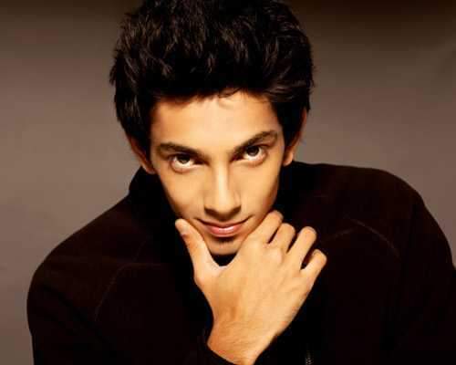 esteeaarra's tweet photo. T67 is getting extra hype only because of Anirudh.

U1/Thaman - Loki combo nu solli paarunga... https://t.co/QiJiNISCEG