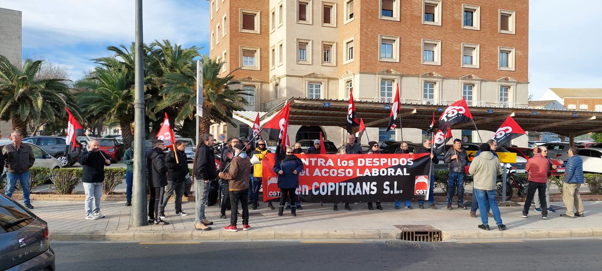 prensacgt's tweet photo. La empresa @CopitransL, con sede en #València, ha despedido a varios compañeros de @CGTPViM @CGT. 

Desde las 9:00 de esta mañana nuestra gente está concentrada ante la sede de la empresa, contra los #Despidos y el #AcosoLaboral que no vamos a tolerar. 

https://t.co/jTq6LJRkPP https://t.co/iu3p3Bfwpk