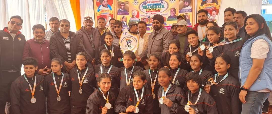 IndiaHandball's tweet photo. The 44th HFI Junior Girl's National Handball Championship concluded yesterday in Didwana, Rajasthan, with Haryana claiming the title by defeating Delhi in a well-fought final.

Madhya Pradesh and Chandigarh won the bronze medal after losing in the semifinals. https://t.co/kGKMGLUGv5