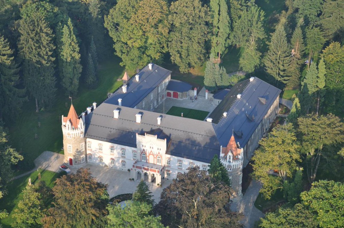 Tatiana_Gor1's tweet image. Amid a large English-style park, Chateau Herálec Boutique Hotel &amp;amp; &amp;amp; Spa by L'Occitane is located in the heart of the Bohemian-Moravian Highlands. For your luxury holiday in the #CzechRepublic :)  #castlehotels 1url.cz/MrfBc