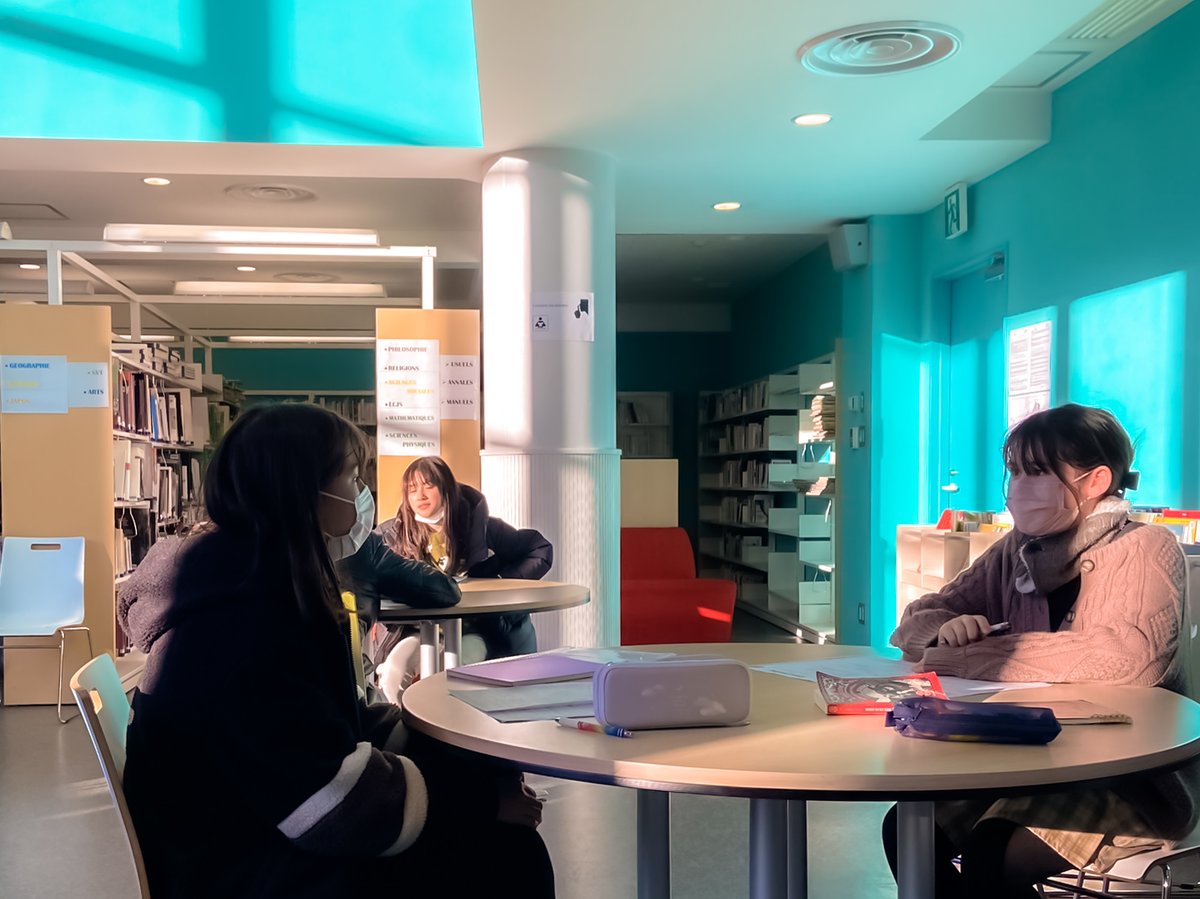 lfitokyo's tweet photo. #SPEEDBOOKING EN 5EME
En cours de français, les élèves du #LFITokyo ont réalisé un speedbooking au #CDI.
A partir d’un roman emprunté et lu, chaque élève a cherché à convaincre en 3min max son #auditoire, de l’#intérêt de sa #lecture.
Une #expérienceenrichissante qui a bcp plu. https://t.co/8nZPa0MDgv