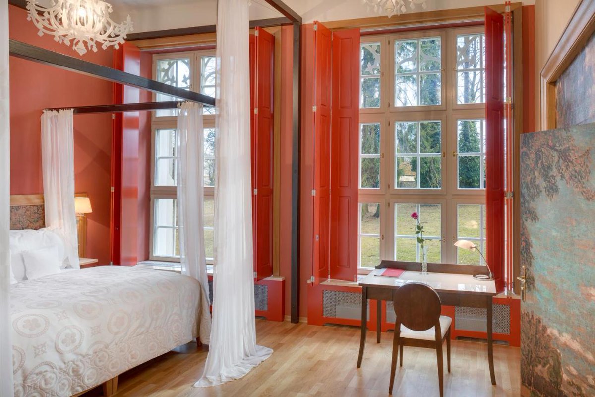 Tatiana_Gor1's tweet image. Amid a large English-style park, Chateau Herálec Boutique Hotel &amp;amp; &amp;amp; Spa by L'Occitane is located in the heart of the Bohemian-Moravian Highlands. For your luxury holiday in the #CzechRepublic :)  #castlehotels 1url.cz/MrfBc