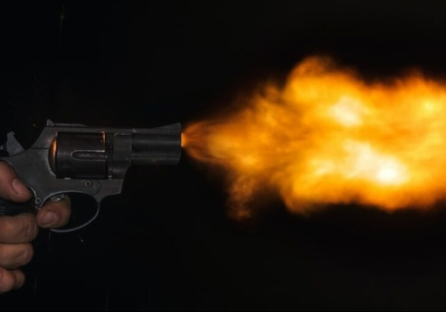 primetvindia's tweet image. बच्चे की पार्टी में हुआ तमंचे पर डिस्को..
#jonapur #celebrated #afterdrinking #Birthday
@AAPDelhi @DelhiPolice @DELHIAIIMS1 #IPC #RanpalakaShooter  
primetvindia.com/img/Disco-at-t…