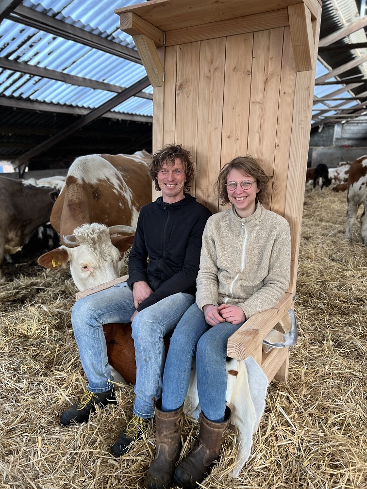 BioAcademyNL's tweet photo. Bekijk de #Boerentroonrede 2023: 'Verandering is mogelijk, voor iedereen'
#biodynamische boeren Gerjo Koskamp en Jara van Rooij realiseren maximale autonomie en topkwaliteit. Dit kost maximale inspanning. Pioniers moeten de wind in de rug gaan krijgen!
https://t.co/KQyatUCynZ https://t.co/JusmvoOf3f