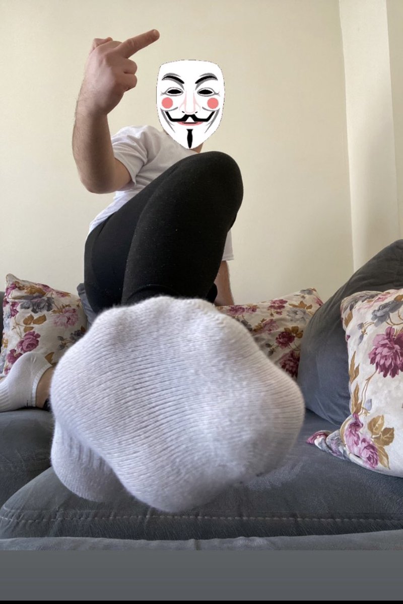 MasterGenc's tweet photo. Good morning stupid lick my feet ? 🖕 https://t.co/PbFtgIvkt2