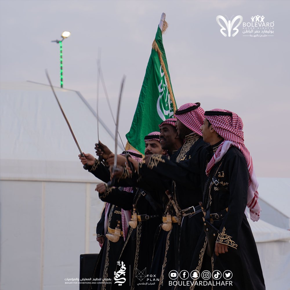 BOULEVARDALHAFR's tweet photo. العرضة السعودية تمثل جزءاً مهماً في تاريخ المملكة وهي فقرة مهمة في جميع المناسبات 🇸🇦😍

جبناها لكم في #بوليفارد_حفرالباطن 📍 https://t.co/5ir4zrSFJs