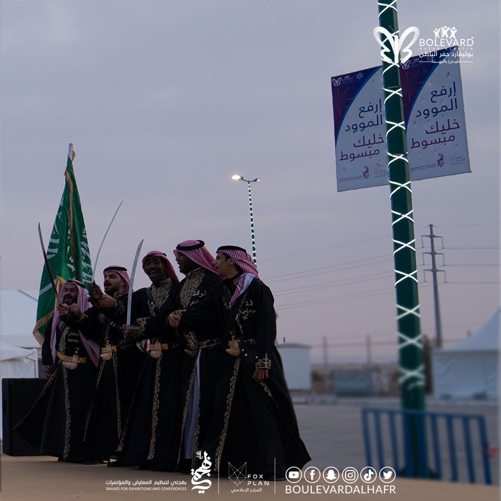 BOULEVARDALHAFR's tweet photo. العرضة السعودية تمثل جزءاً مهماً في تاريخ المملكة وهي فقرة مهمة في جميع المناسبات 🇸🇦😍

جبناها لكم في #بوليفارد_حفرالباطن 📍 https://t.co/5ir4zrSFJs