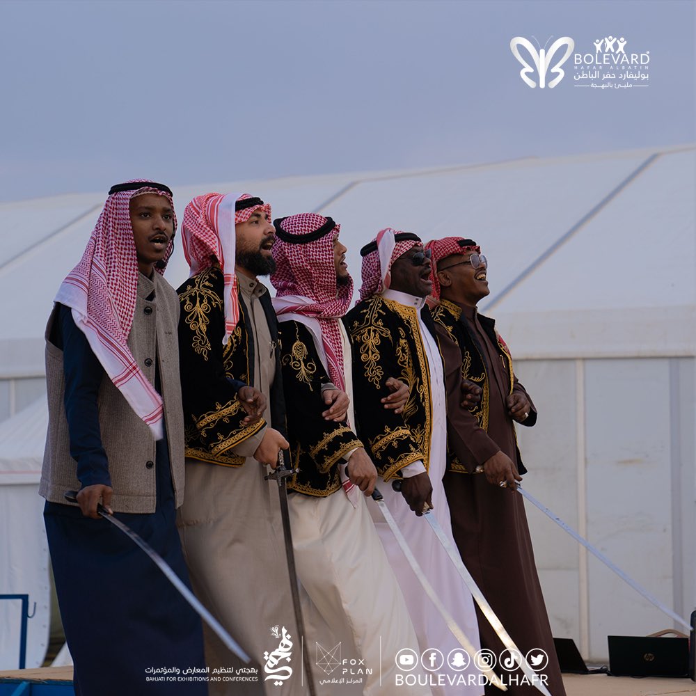 BOULEVARDALHAFR's tweet photo. العرضة السعودية تمثل جزءاً مهماً في تاريخ المملكة وهي فقرة مهمة في جميع المناسبات 🇸🇦😍

جبناها لكم في #بوليفارد_حفرالباطن 📍 https://t.co/5ir4zrSFJs