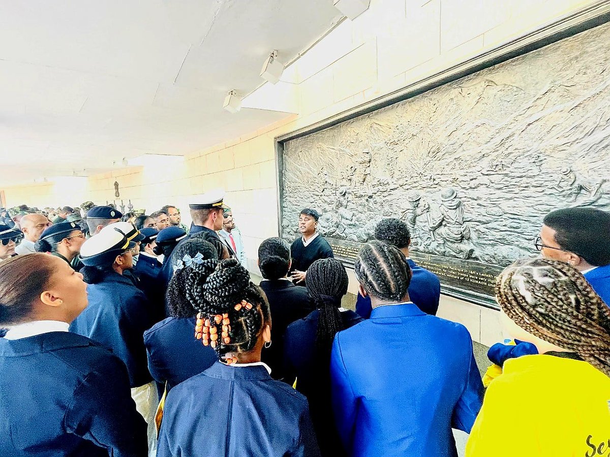salute2soldier's tweet photo. #Foreign #Delegates from #16 countries, attending #YouthExchangeProgramme #2023, visited #NationalWarMemorial. On being taken on #guidedtour, the #delegation appreciated the #daredevilry &amp; #valiant action of #IndianArmedForces in #battles.
@PMOIndia @DefenceMinIndia @MEAIndia https://t.co/KmhwGDdYrg