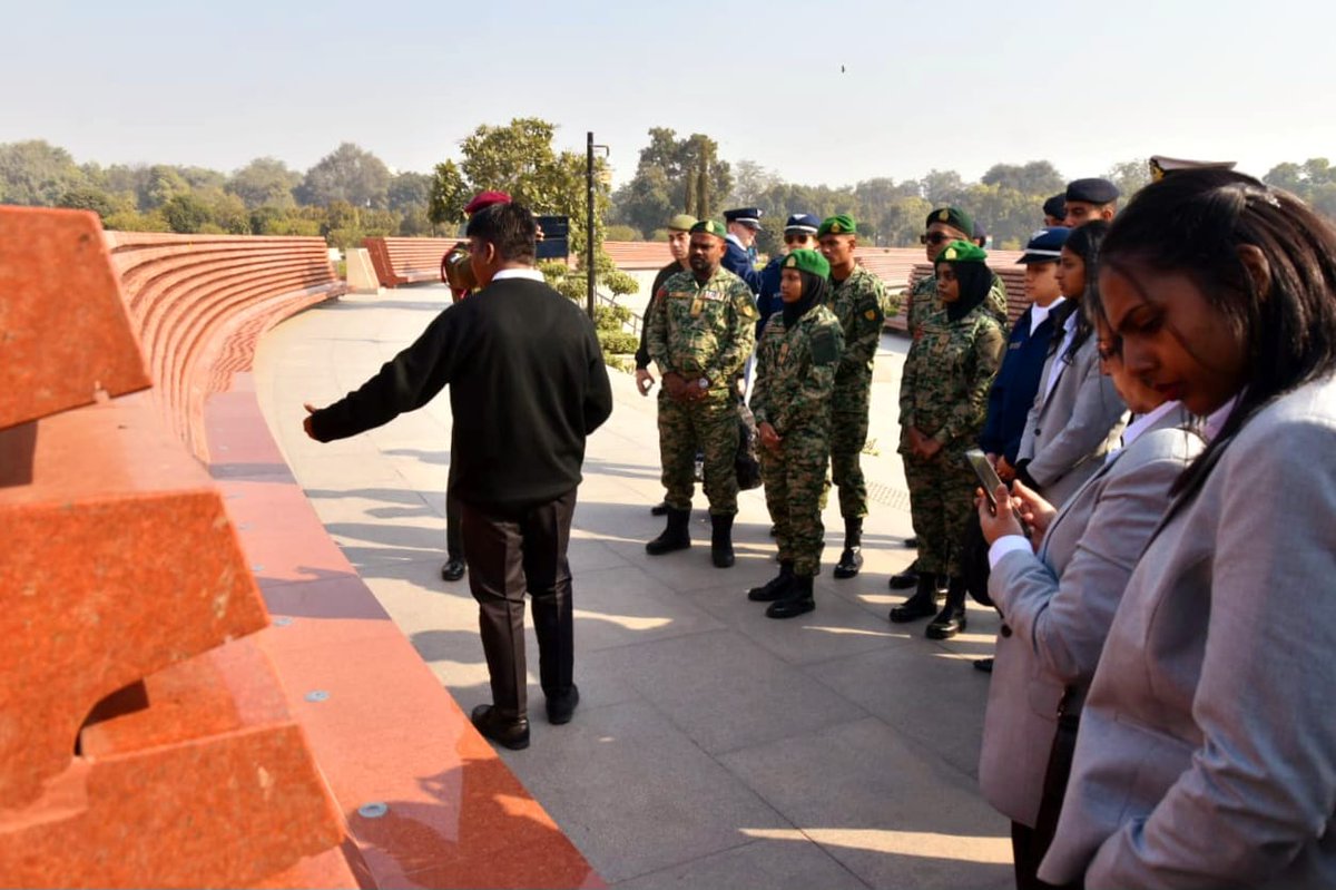 salute2soldier's tweet photo. #Foreign #Delegates from #16 countries, attending #YouthExchangeProgramme #2023, visited #NationalWarMemorial. On being taken on #guidedtour, the #delegation appreciated the #daredevilry &amp; #valiant action of #IndianArmedForces in #battles.
@PMOIndia @DefenceMinIndia @MEAIndia https://t.co/KmhwGDdYrg