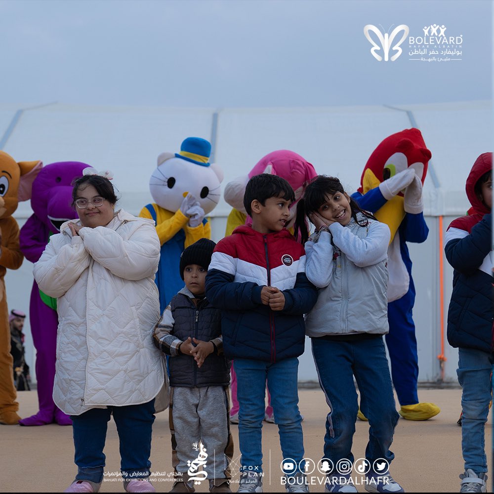 BOULEVARDALHAFR's tweet photo. فعاليات جميله وخدع بصريه وضحك مايخلص مع شخصيات المهرجين 🤡👻

في #بوليفارد_حفرالباطن📍 https://t.co/e8yveI25Hi