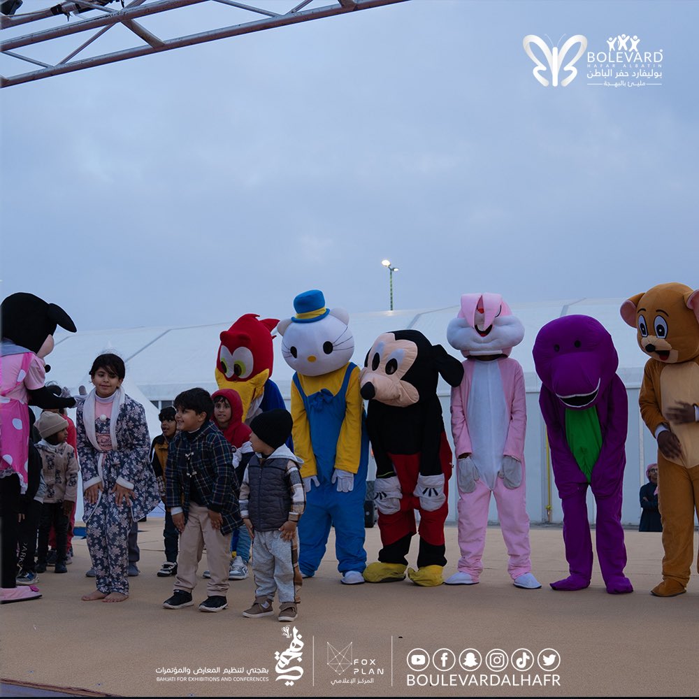 BOULEVARDALHAFR's tweet photo. فعاليات جميله وخدع بصريه وضحك مايخلص مع شخصيات المهرجين 🤡👻

في #بوليفارد_حفرالباطن📍 https://t.co/e8yveI25Hi