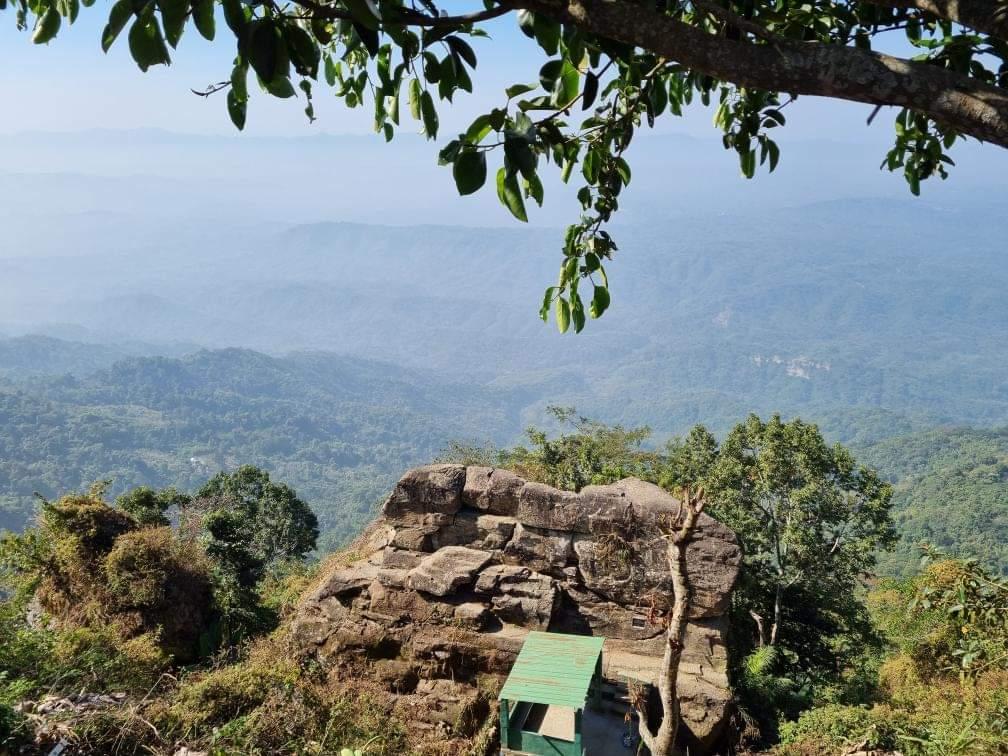 mizoraminsta's tweet photo. Lung nupa
Location 📍 Bualpui North
.
.
Pic credit 📷 @_valmawii_
.
.
.
#lungnupa #bualpui #rockstructures #rock #touristplace #tourist #mizoram #mizoraminsta #northeastIndia https://t.co/hVLGSditYg