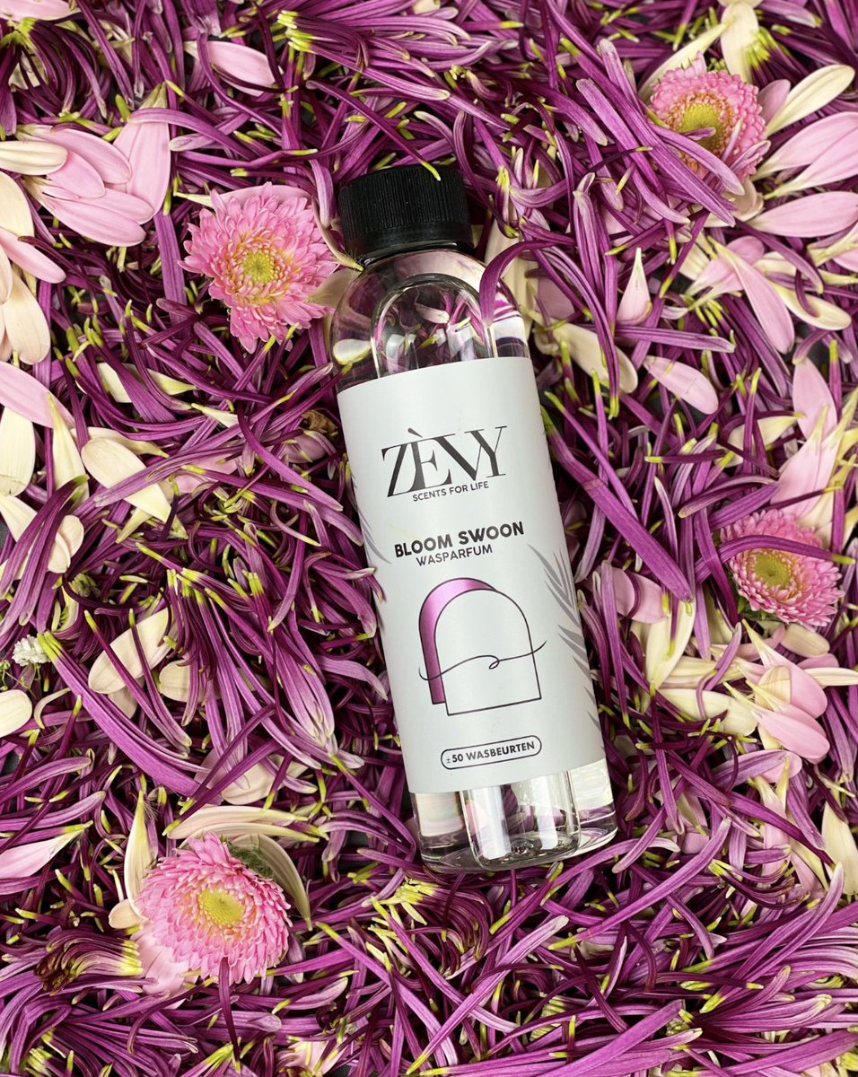 Zevy_nl's tweet photo. Ontdek onze luxe wasparfum Bloom Swoon.🌸 Als Bloom Swoon een eiland was, dan is het zeker Madeira. Zelfs op een druilerige dag, kan dit stralende boeketje in een fles je de eeuwige lente laten ervaren. 😍

#wasparfum #was #wasjes #parfum #wasmachine #zevy #wasparfums #kleding https://t.co/D64k3uizAg