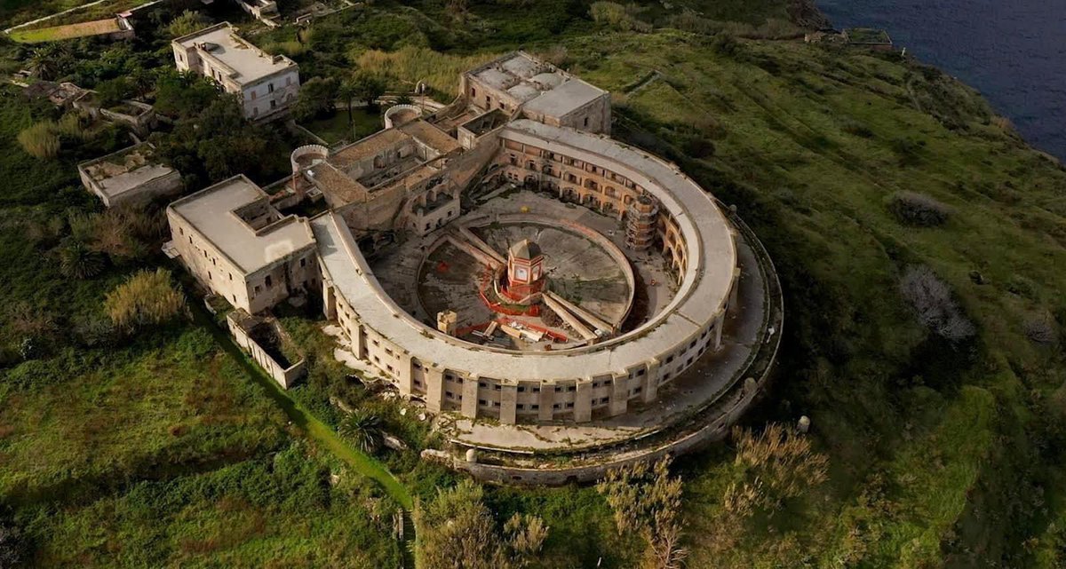 Questa mattina, presso la Biblioteca Nazionale di Roma, si tiene l’incontro con tutte le realtà che sono diventate partner e sostenitori attivi del Progetto di recupero dell’ex carcere di Ventotene - Santo Stefano per un confronto sulle attività svolte e le prospettive future.