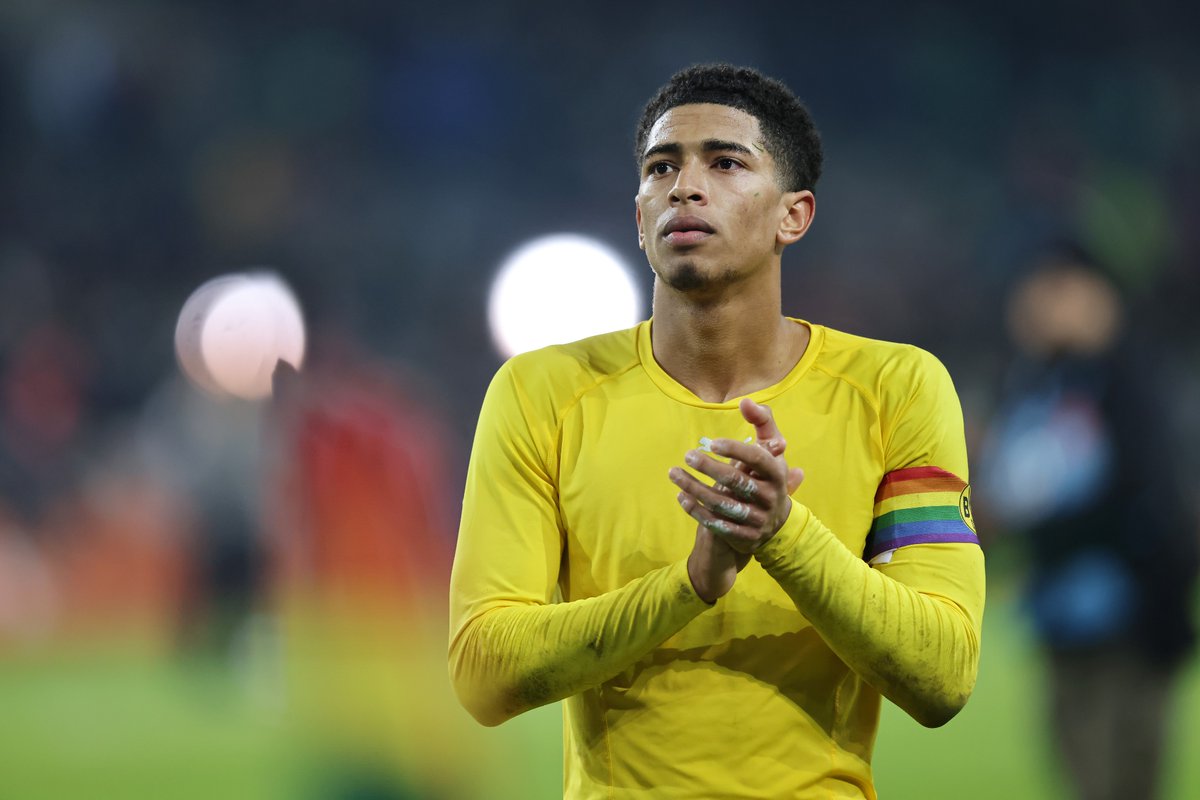 FabrizioRomano's tweet photo. Borussia Dortmund director Sebastian Kehl: “There are no offers at all for Jude Bellingham as of now, nothing is decided”, tells Kicker. 🚨🟡⚫️ #BVB

“We will speak to Jude and his family, no pressure — there are absolutely no proposals”. https://t.co/O35un5ZSwu