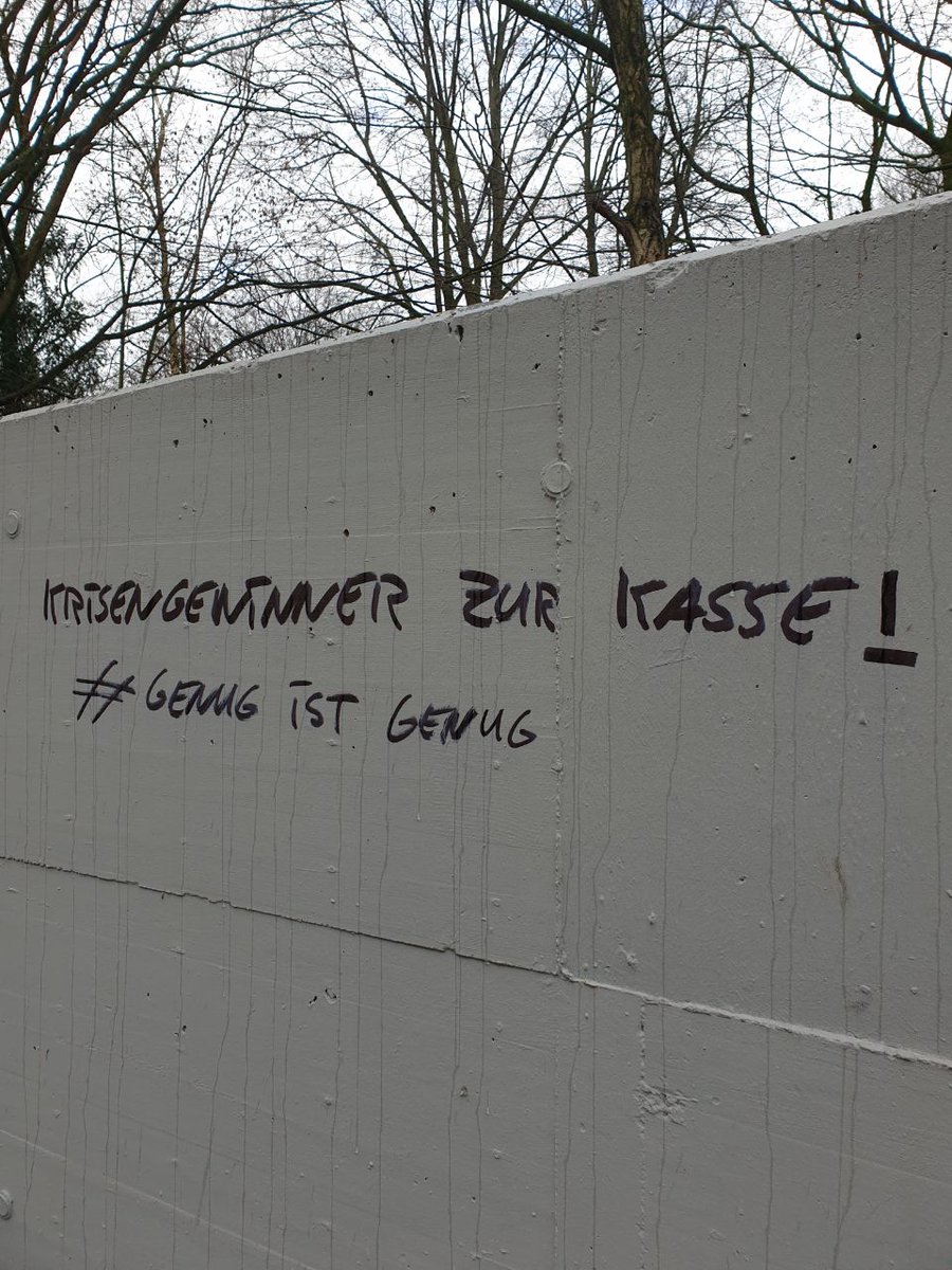 gigbielefeld's tweet photo. Wir freuen uns über eine Zusendung, die wir bekommen haben. Offenbar verbreiten solidarische Menschen unsere Botschaften kreativ im Stadtbild.

#genugistgenug https://t.co/pDeGOX68UW
