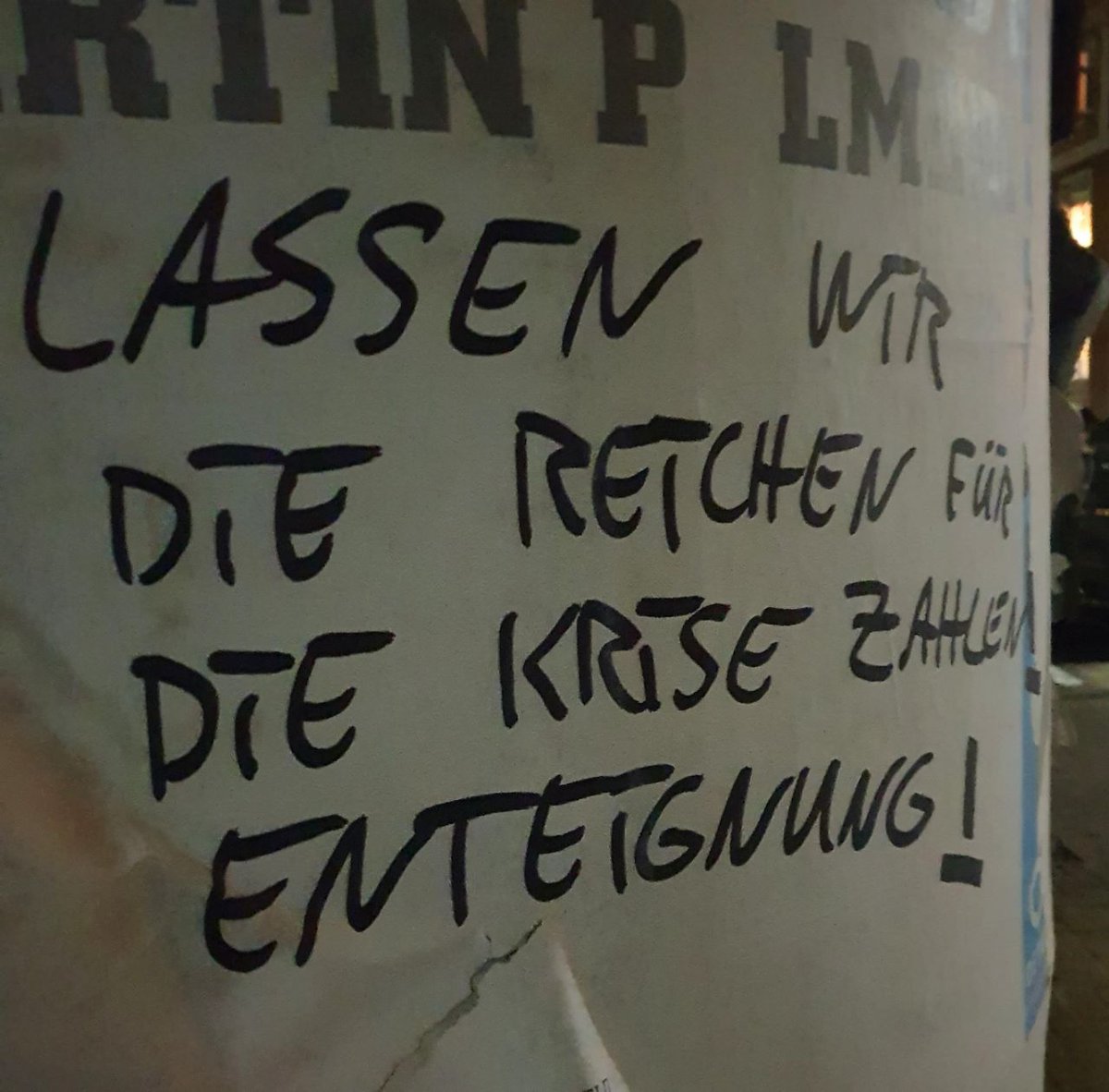 gigbielefeld's tweet photo. Wir freuen uns über eine Zusendung, die wir bekommen haben. Offenbar verbreiten solidarische Menschen unsere Botschaften kreativ im Stadtbild.

#genugistgenug https://t.co/pDeGOX68UW