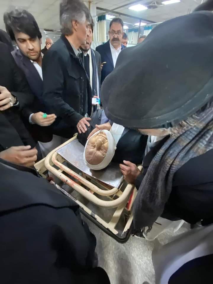 OrakzaiMA277's tweet photo. #latifafridi #peshawar #peshawarhighcourt آخ لطیف لالا 💔😭
جنت الفردوس دی نصیب شه https://t.co/4FwMgXWbRs