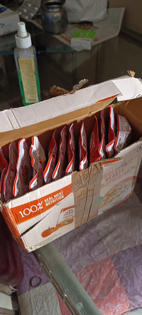 BasranAarti's tweet photo. @KennelKitchen you guys are fraud much?
I ordered 4 cans of wet food worth Rs.558 and you sent me pouches, seriously? And your CCE isn't picking up the call now on 9899023605 https://t.co/Gq4gv91Y46