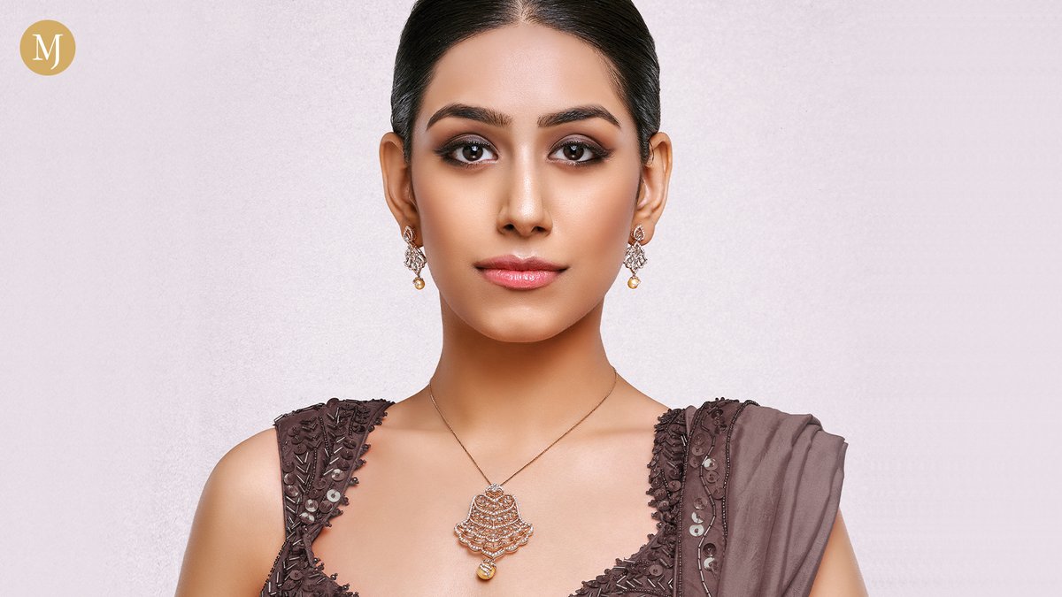 malani_jewelers's tweet image. Look the best version of yourself this year with delicate and gorgeous everyday pieces from our Rose Collection. Explore the collection at bit.ly/3GH43M5
#MalaniJewelers #RoseCollection #RoseGold #Diamond