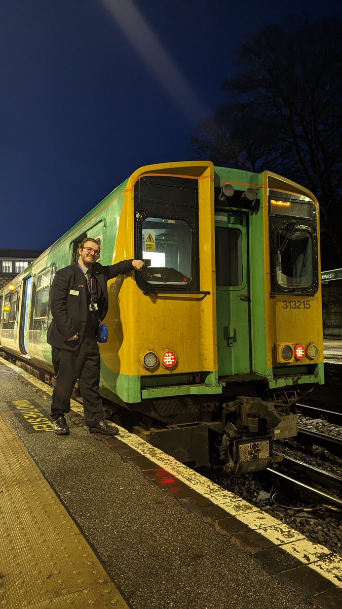 Coast_Conductor's tweet photo. 206 & 216 were yesterday’s weapons of choice and I had some visitors yesterday in the form of fellow guard @AGuardNamedJoe and @WrightRail who very kindly took this photo for me.
Once again an absolute pleasure to have you aboard and hope to you see you both soon #twitterguards https://t.co/OOQ96bxSR1