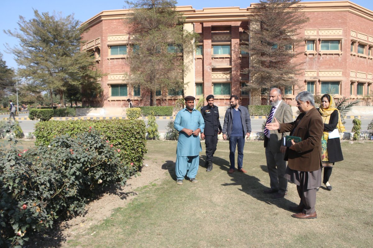 SLMCSWL's tweet photo. Meeting with Irrigation department and Horticulture committee of Sahiwal Medical College to plan improvement in the environment of College, making Clean and Green
#cleanandgreen #slmc #Official https://t.co/PndFB9p6PE