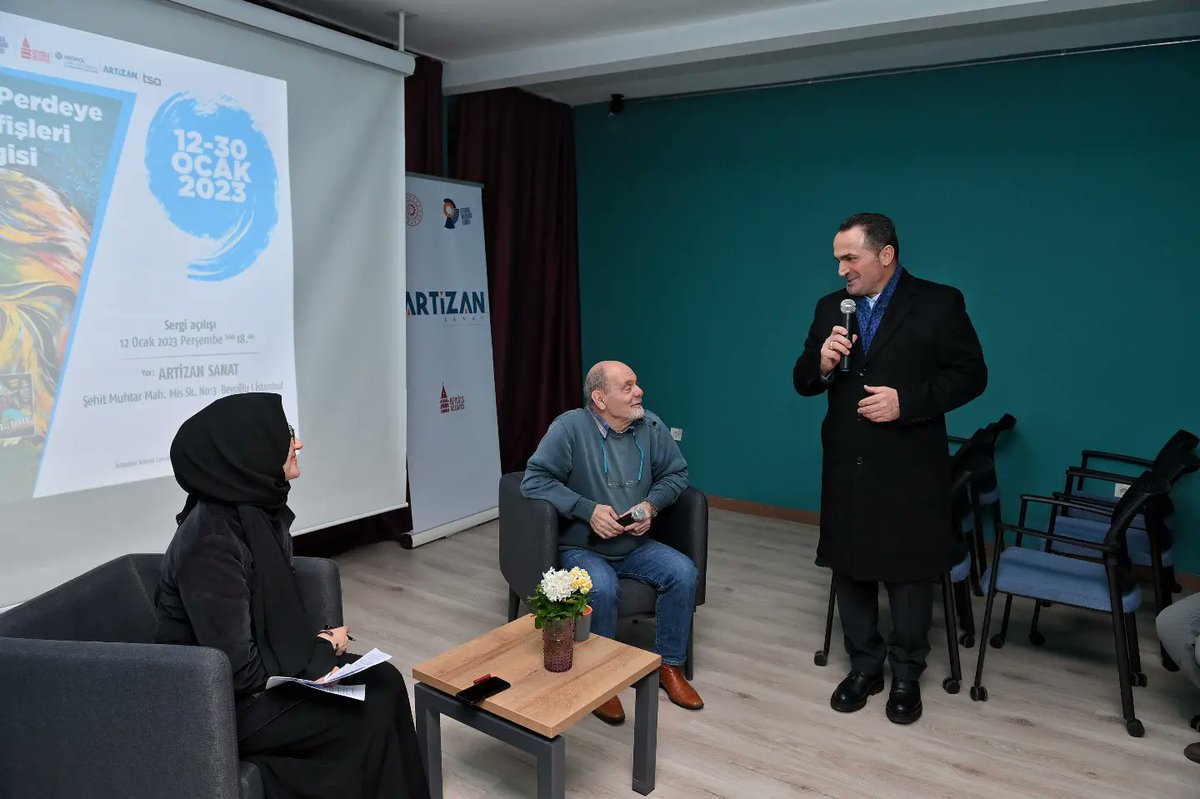 artizan_sanat's tweet photo. Kitaptan Perdeye Film Afişleri isimli sergimiz 12 Ocak Perşembe günü açıldı. Açılışın ardından saat 19:00’da Tuba Deniz moderatörlüğünde, Türk sinema tarihi alanında duayen isim Burçak Evren ile sinemamızda edebiyat uyarlamaları ve afişler üzerine bir söyleşi gerçekleşti. https://t.co/bsCdEv78lW