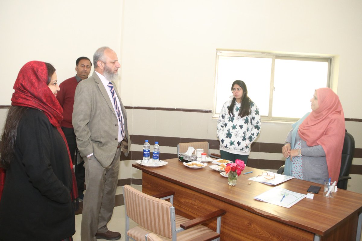 SLMCSWL's tweet photo. Visit of the first Professional Practical examination of Sahiwal Medical College and meetup with internal and external examiners to facilitate from college https://t.co/7Xx2uRcYGk