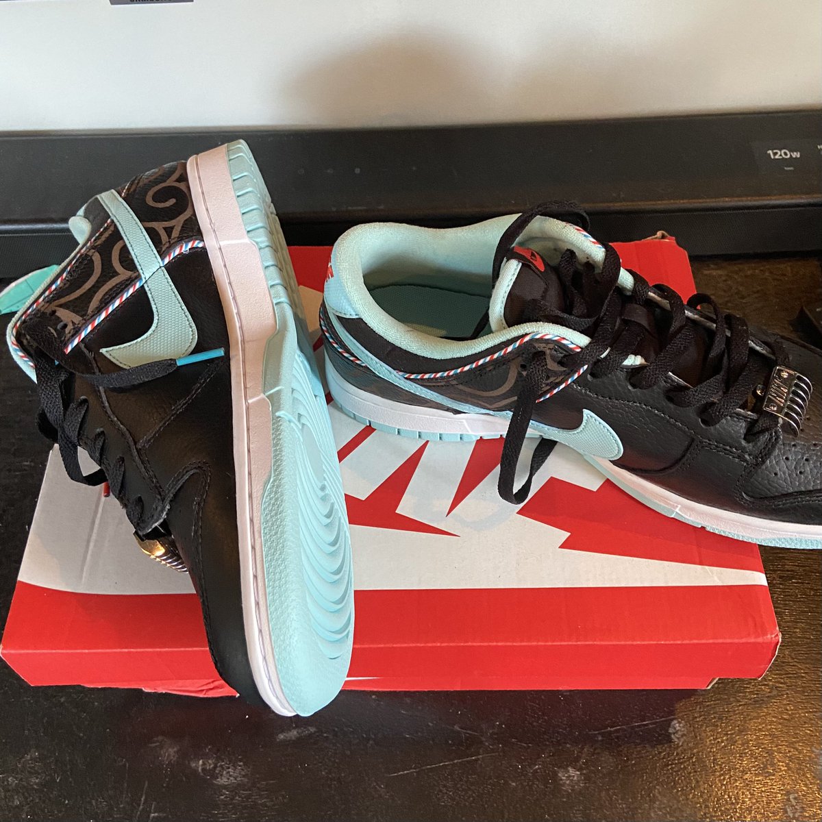 _nriq's tweet photo. Eto pa po!

Nike Dunk Low Retro SE ‘Barbershop’ — Size 10 US

Price: ₱4500

With box &amp; never been used

RFS: Bought a wrong size &amp; for Emergency

DM for more details!! https://t.co/3vSAWSKemh