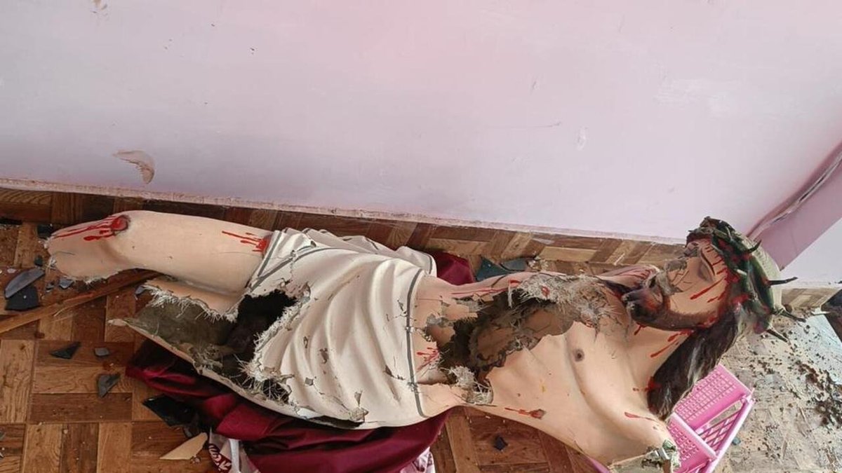 FRANCE24's tweet photo. India: Mob attacks church in a wave of anti-Christian violence https://t.co/4xnbjRwJGz https://t.co/CkJwGYde1k